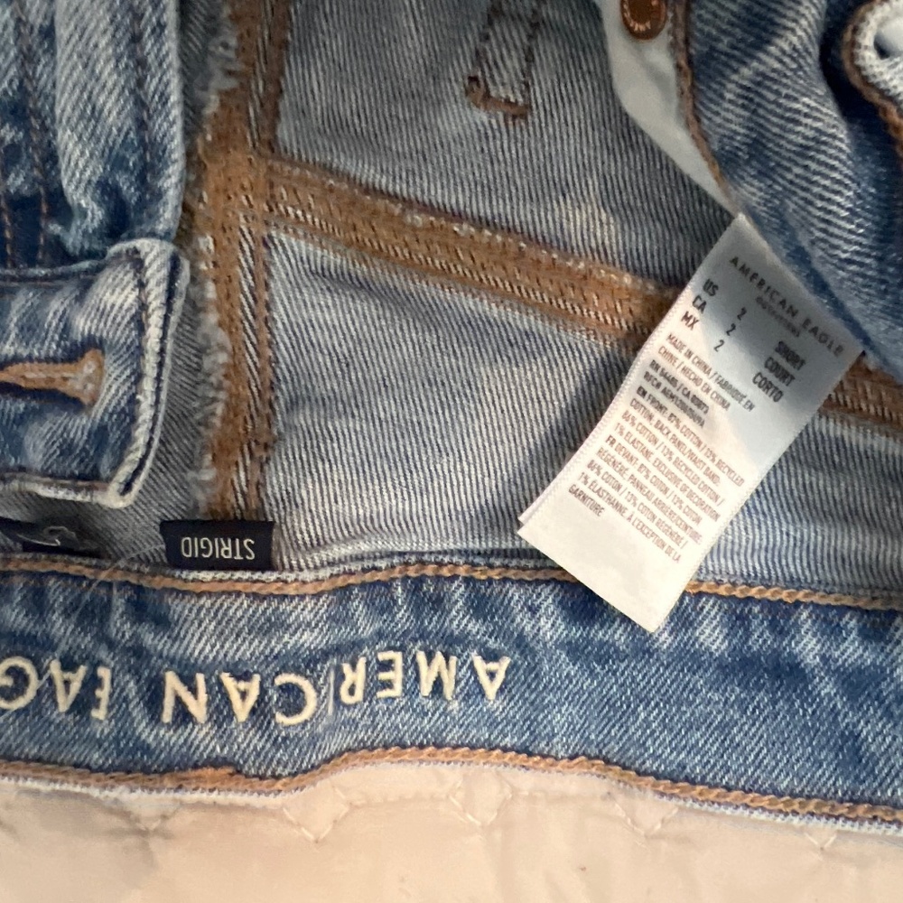 American Eagle short size 2 Strigid jeans